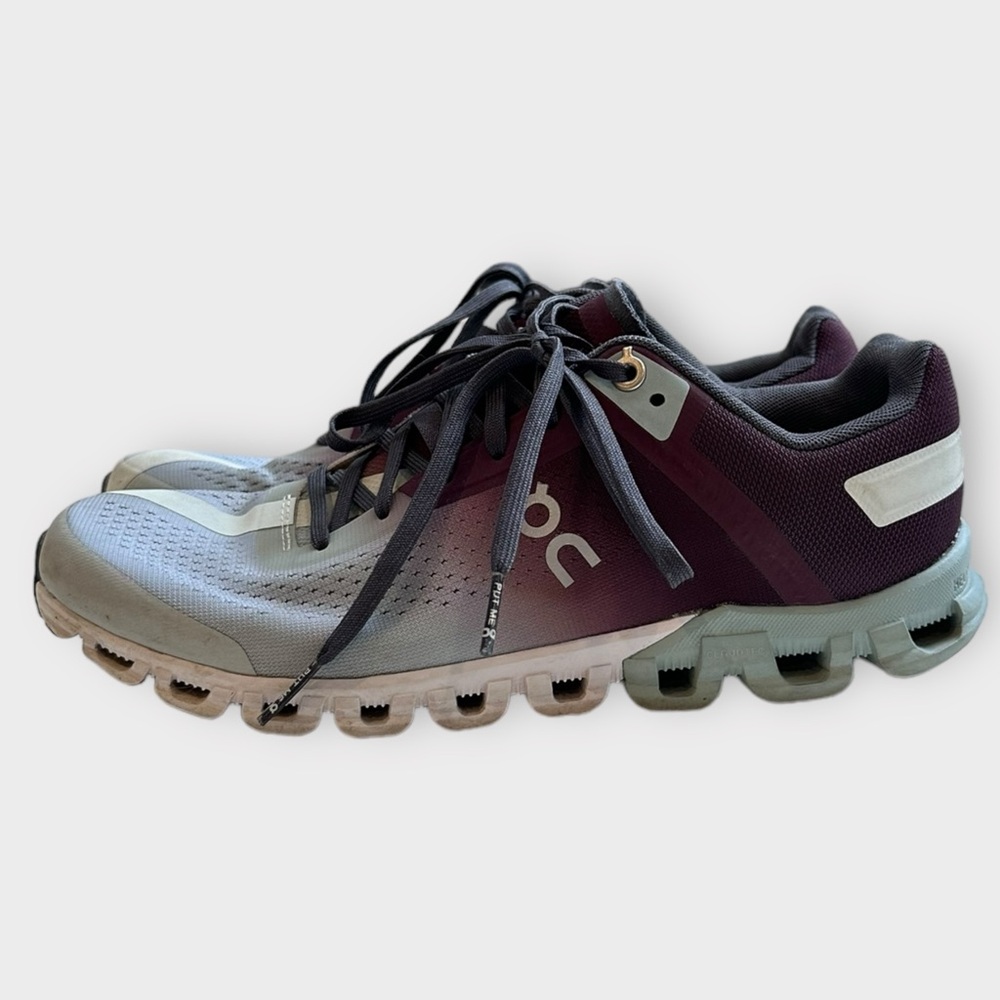 Cloud Running sneakers women’s size 7.5. In great condition!